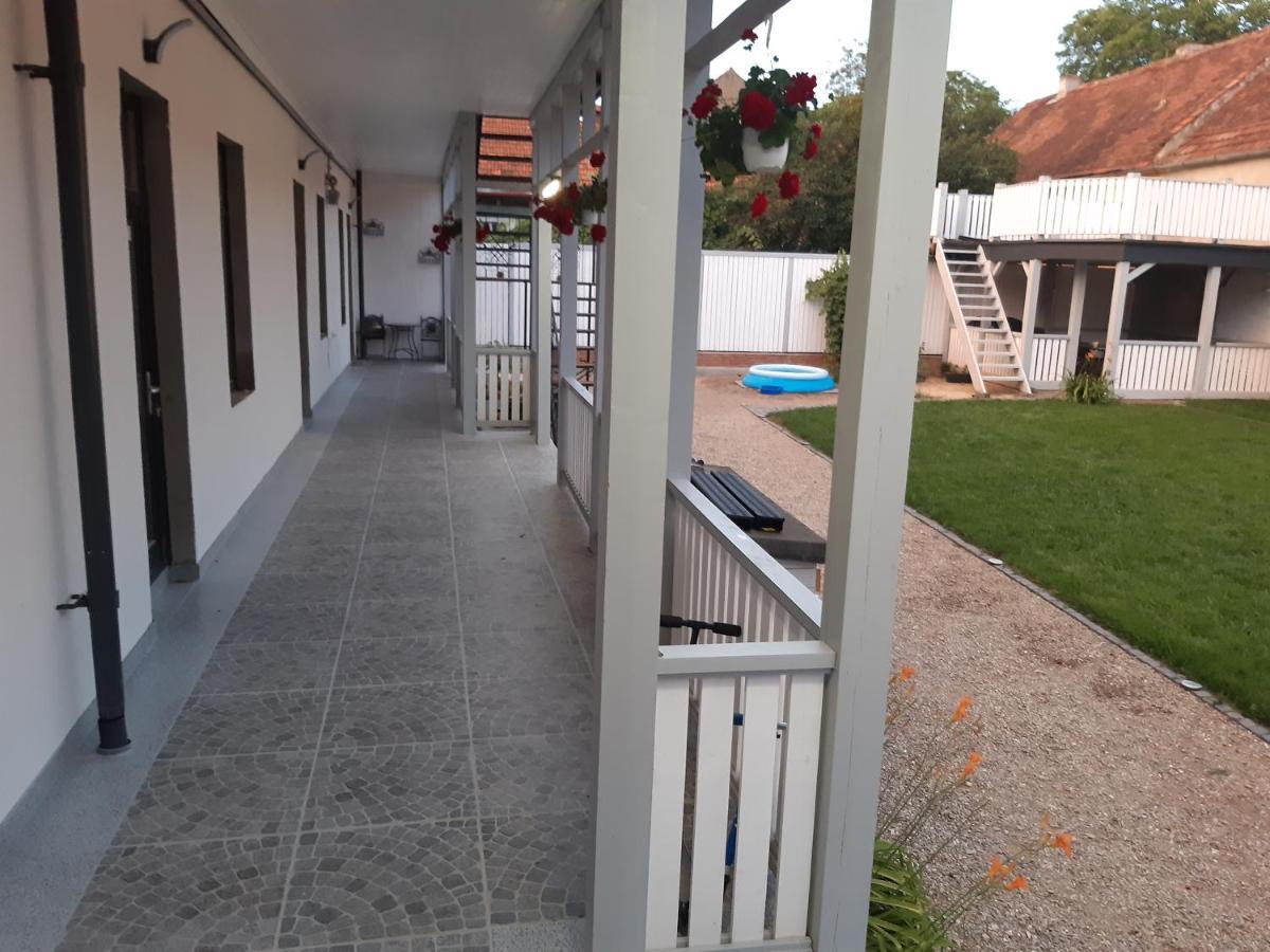 Casa J. Gusbeth Appartement Braşov Buitenkant foto