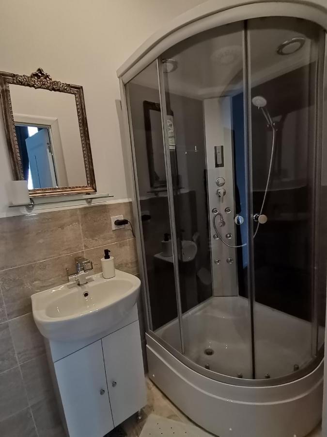 Casa J. Gusbeth Appartement Braşov Buitenkant foto